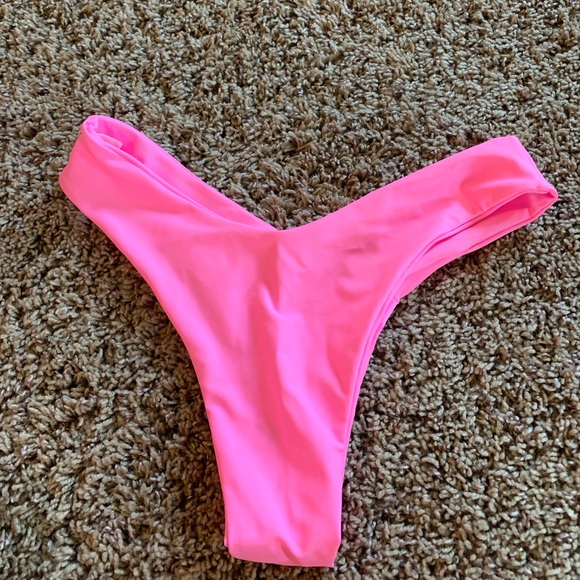 Adorable pink bikini size medium fits like a small - Picture 2 of 3
